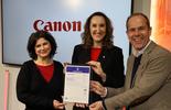 Il momento della consegna del certificato UNI/Pdr 125 a Canon Italia