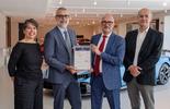 In foto, il momento di consegna di certificato a Italdesign da parte di Bureau Veritas