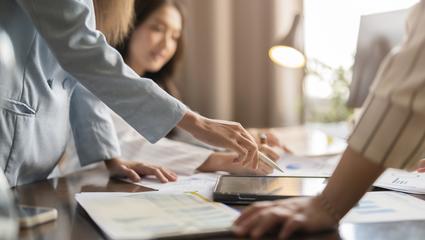 Gruppo di persone al lavoro