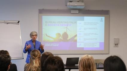 Claudia Strasserra interviene durante l'incontro del Progetto CHECk