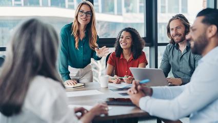 gruppo di persone in meeting