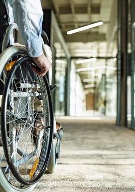 disabile sedia a rotelle