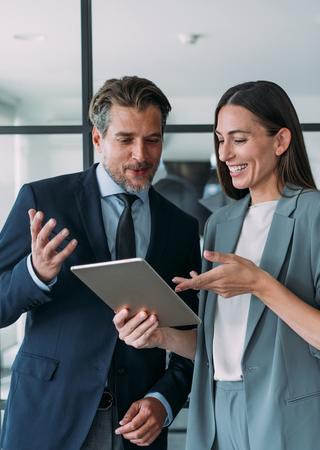 people office man woman sistemi di gestione