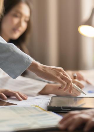 Gruppo di persone al lavoro
