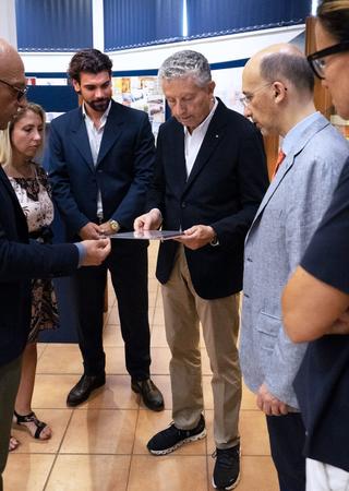 In foto, il momento della consegna del certificato per la parità di genere a Gentili da parte di Bureau Veritas