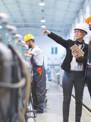 lavoratori impianto manutenzione