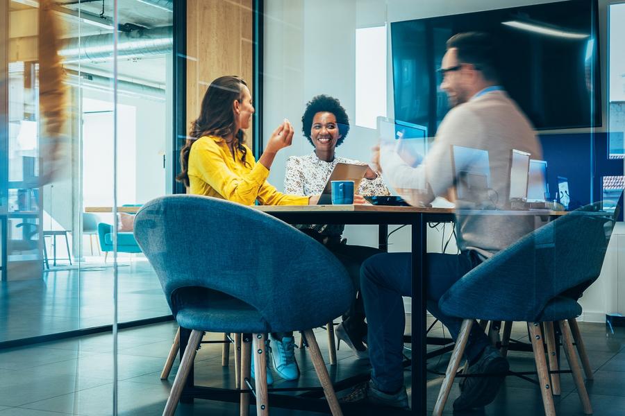 Gruppo di lavoro in ufficio 