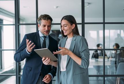 people office man woman sistemi di gestione